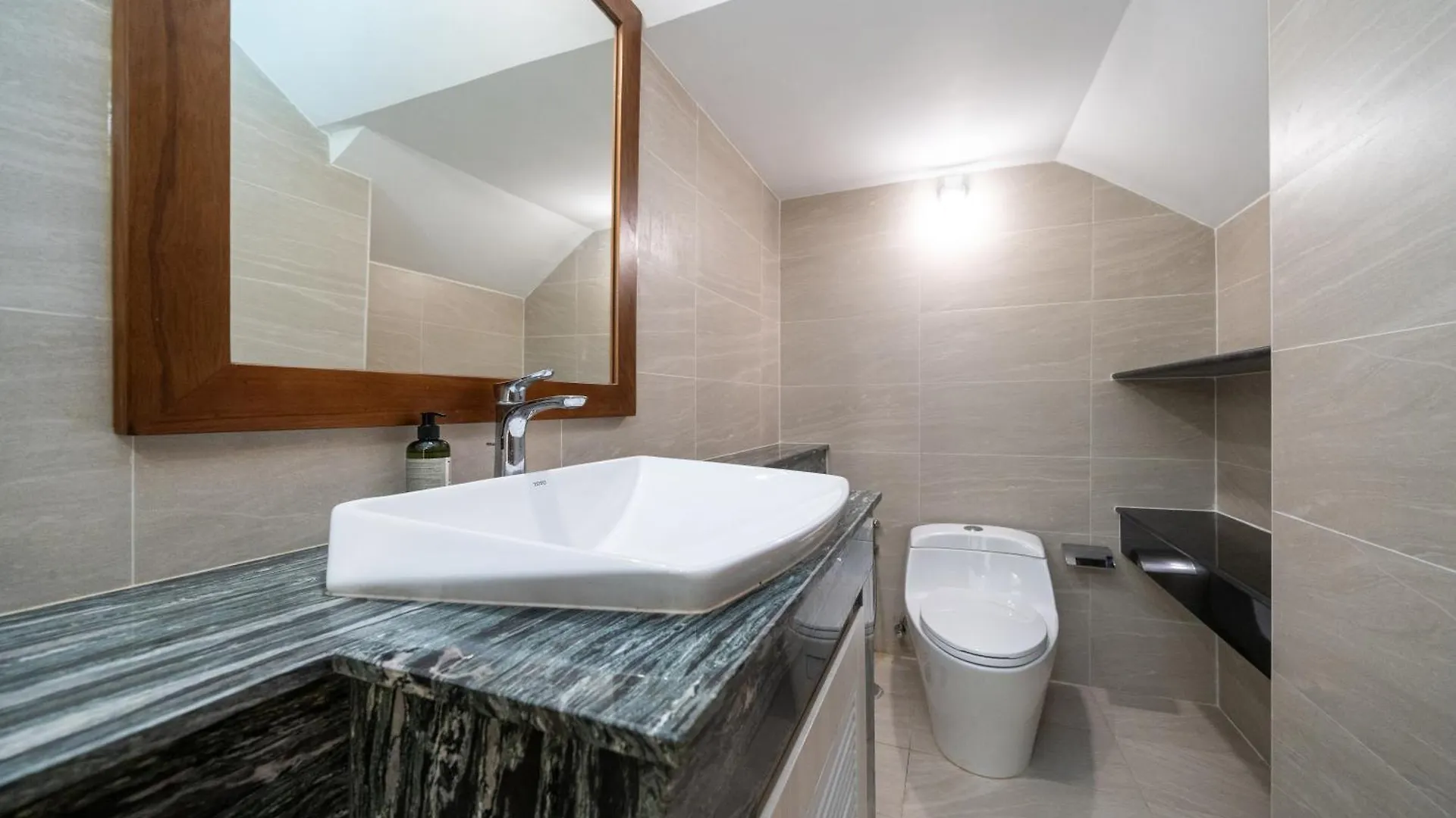 Laguna Village 2 - Bedroom Villa , Close To The Beach 푸껫 아파트
